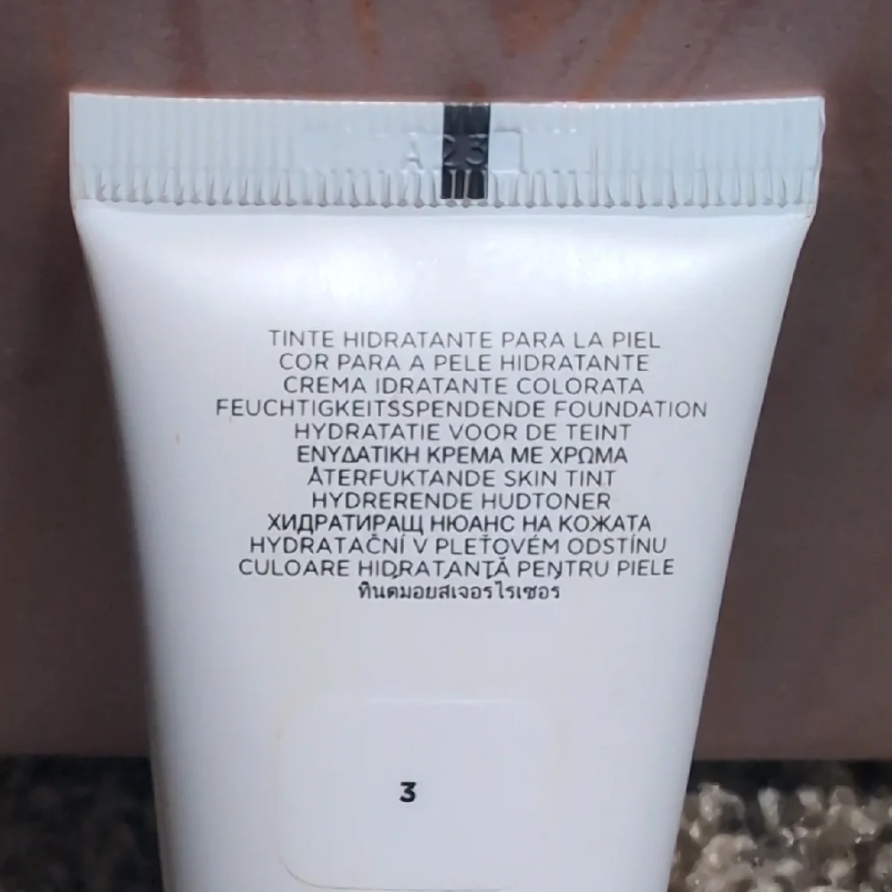 Hourglass Veil Hydrating Skin Tint - Picture 3 of 5